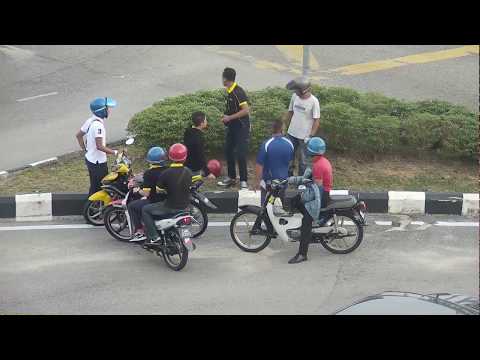 Video: Berapakah peratus kemalangan motosikal yang berlaku di persimpangan?
