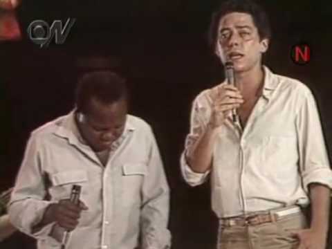 Chico Buarque e João do Vale - "Carcará" (1982)