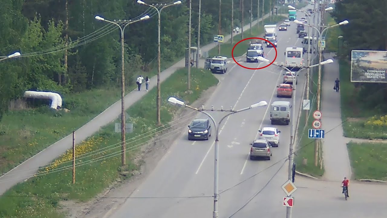 ДТП по невнимательности: Газель въехала в минивэн перед пешеходным ...