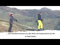 Skifahren in 12 Grad warmen Kitzbühel auf herbstgrünen Wiesen