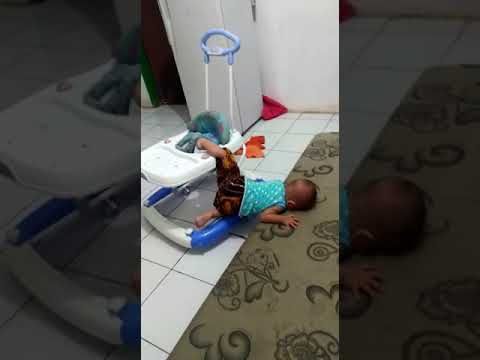 Bayi jatuh lucu cikancas