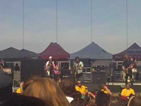 We The Kings - Heaven Can Wait (live at Warped Tour 09)
