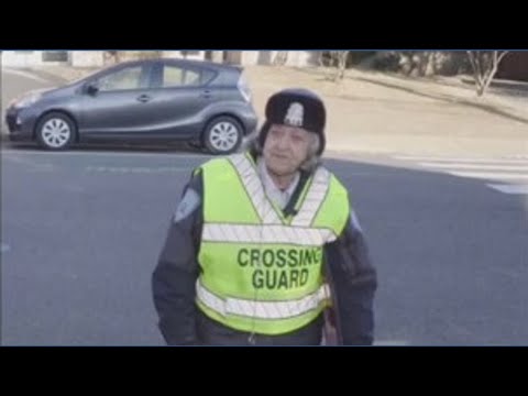 Arlington neighborhood rallies behind beloved crossing guard