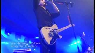 Video thumbnail of "Von Hertzen Brothers - Bring Out The Sun (So Alive) - 2011-09-04 Helsinki"