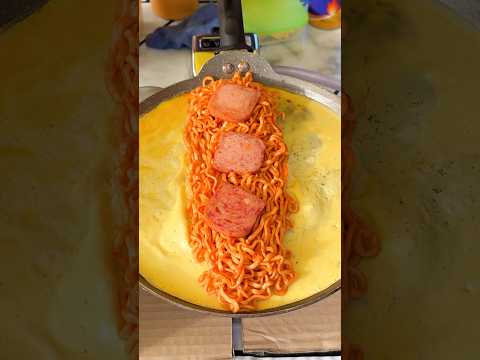 Malaysia's Spicy Noodle Craze: The Buldak Omelet!