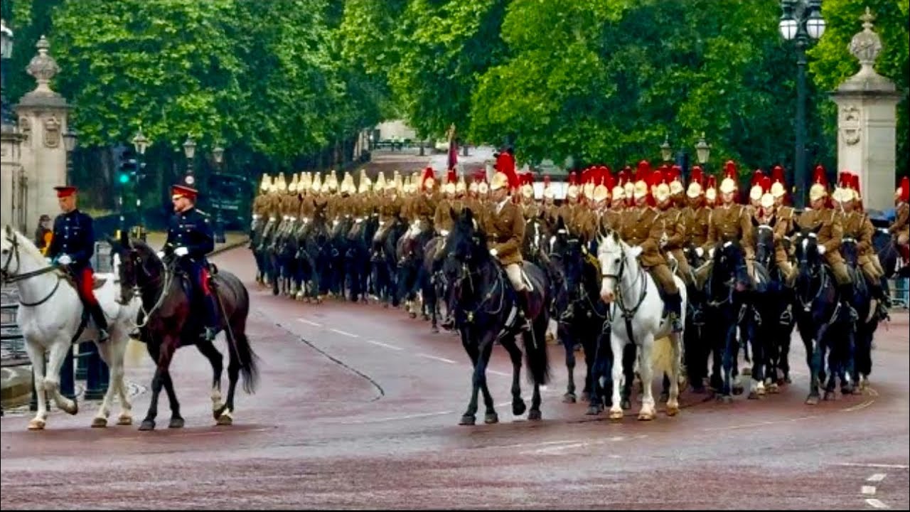 HUNDREDS OF HORSES STUN PUBLIC IN LONDON AHEAD OF KING’S BIRTHDAY