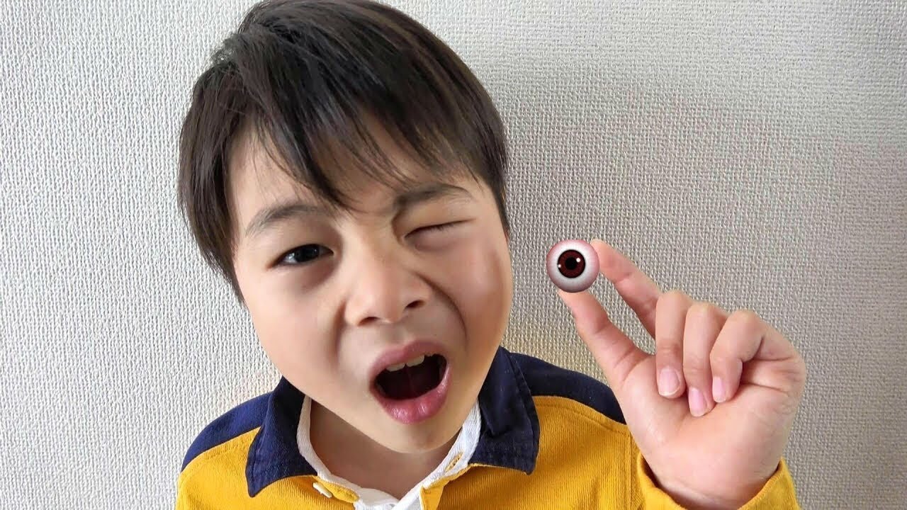 eye pop out toy pretend play 目 が取れた？おもちゃ？ YouTube