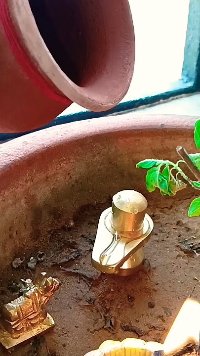 शिवलिंग की जलहरी का मुख किस दिशा में होना चाहिए?#pandit_pradeep_ji_mishra #shivling #youtubeshorts