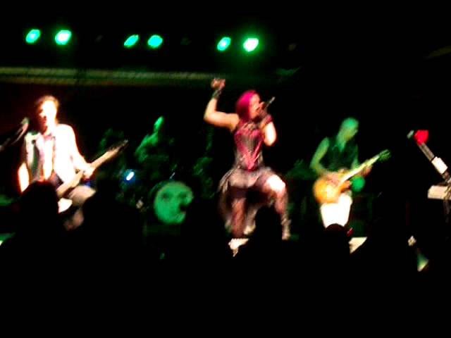 Icon For Hire - Another Hole In The Wall adlı videoyu YouTube'da izle Icon For Hire - Another Hole In The Wall adlı videoyu YouTube'da izle