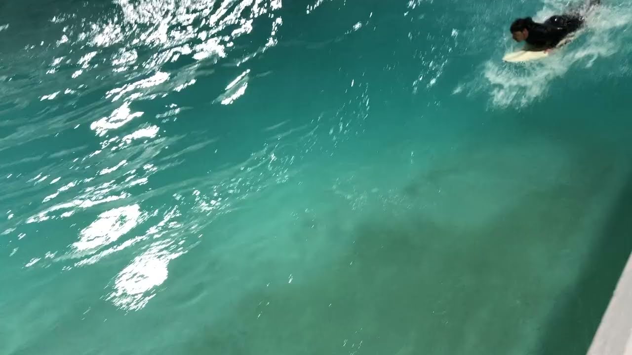 URBNSURF Melbourne Intermediate right - Night Surfing!