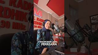Download Lagu emang sulit kalau ngomongin perasaan #penyiarradio #podcastclips #galaubrutal #katakatabijak MP3