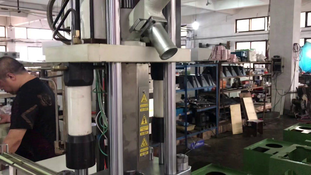 Auto injection zipper pin box machine