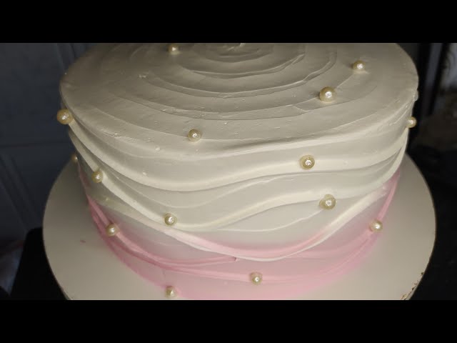 Bolo Rosa Perolado - Wave cake com borboletas - Karine Cakes