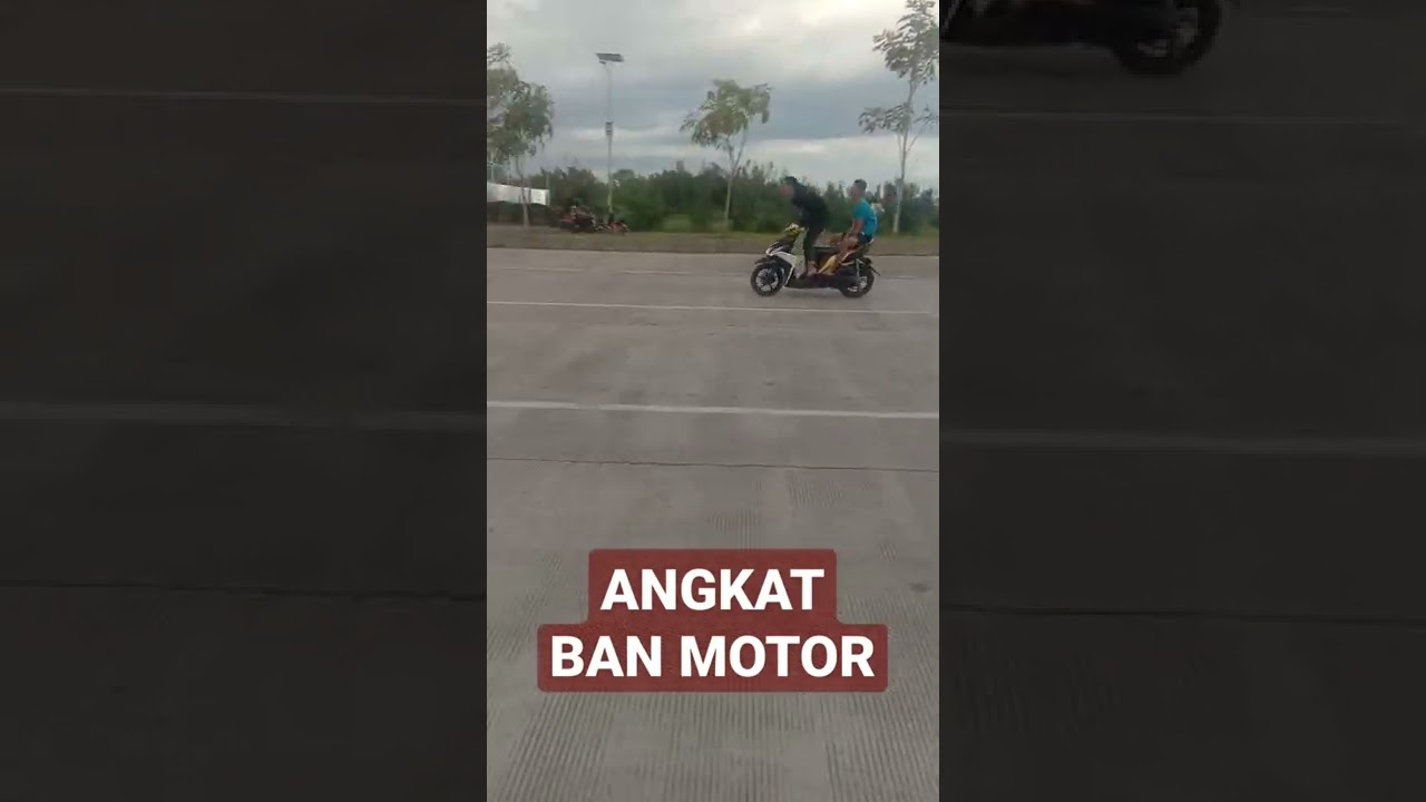 Angkat Ban Depan Motor