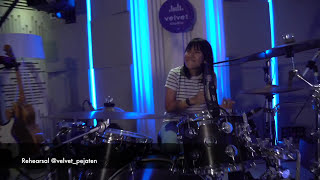 Mabuk Laut & Pantai Pattaya Medley - Flower Girls (Tribute To Dara Puspita) @velvet_pejaten
