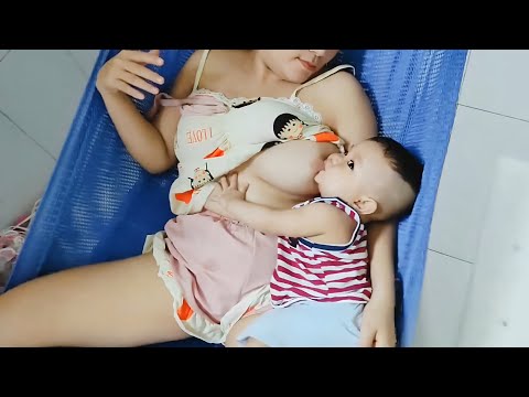 Mamah muda dan bayi minta nenen