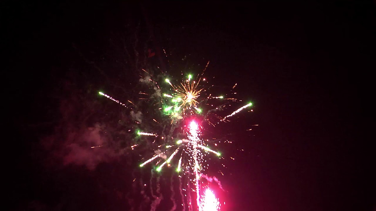 Strobing Stars (Victory Fireworks Canada, Powerhouse Fireworks)