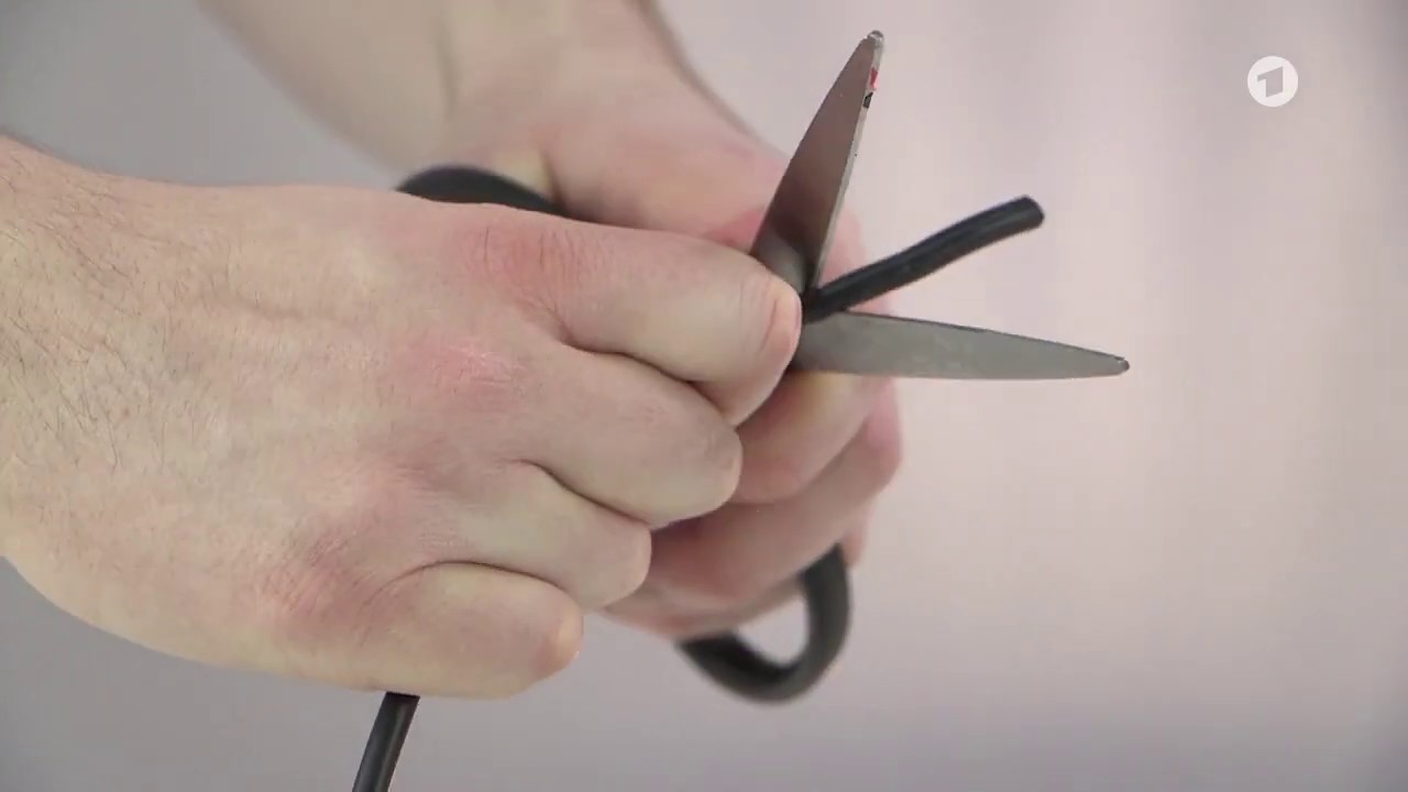 Praktischer Kabelschäler