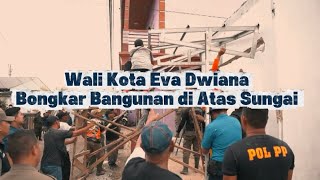 Bunda Eva Pimpin Langsung Pembongkaran Bangunan di Atas Sungai