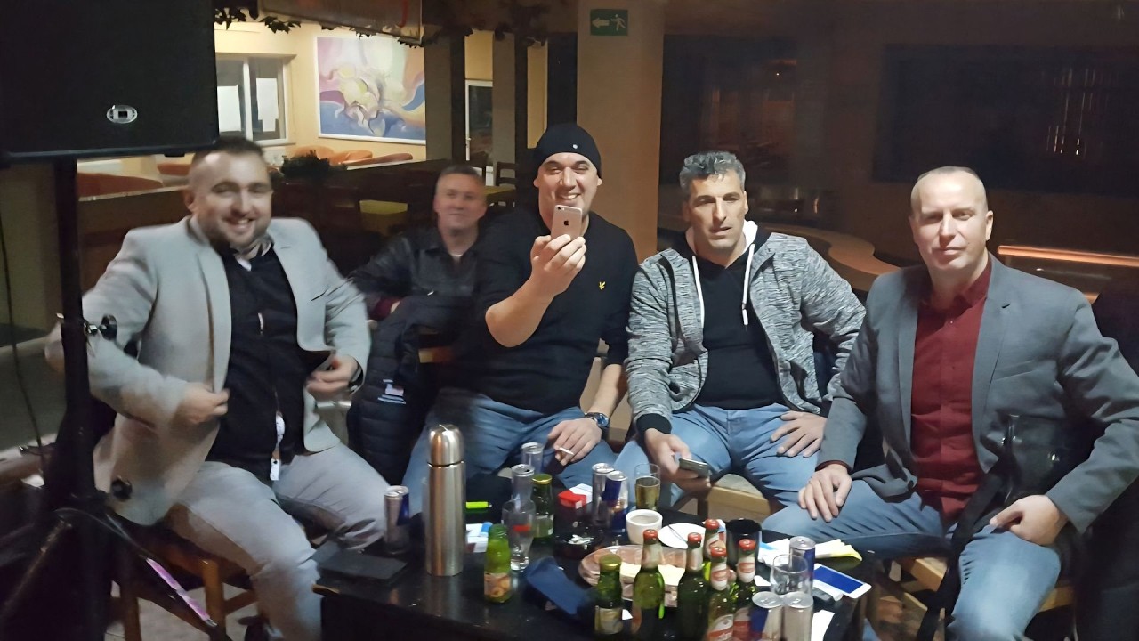 Nuki Begic i Damirowsky Band - Lagale me sve kafane [Uzivo]