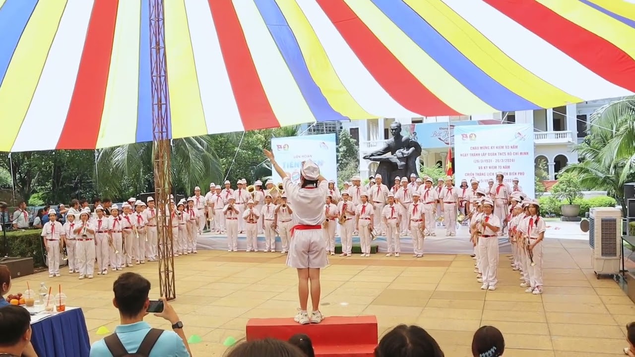 Tiết mục Liên đội THCS Hậu Giang Q.11 tham gia Liên hoan 