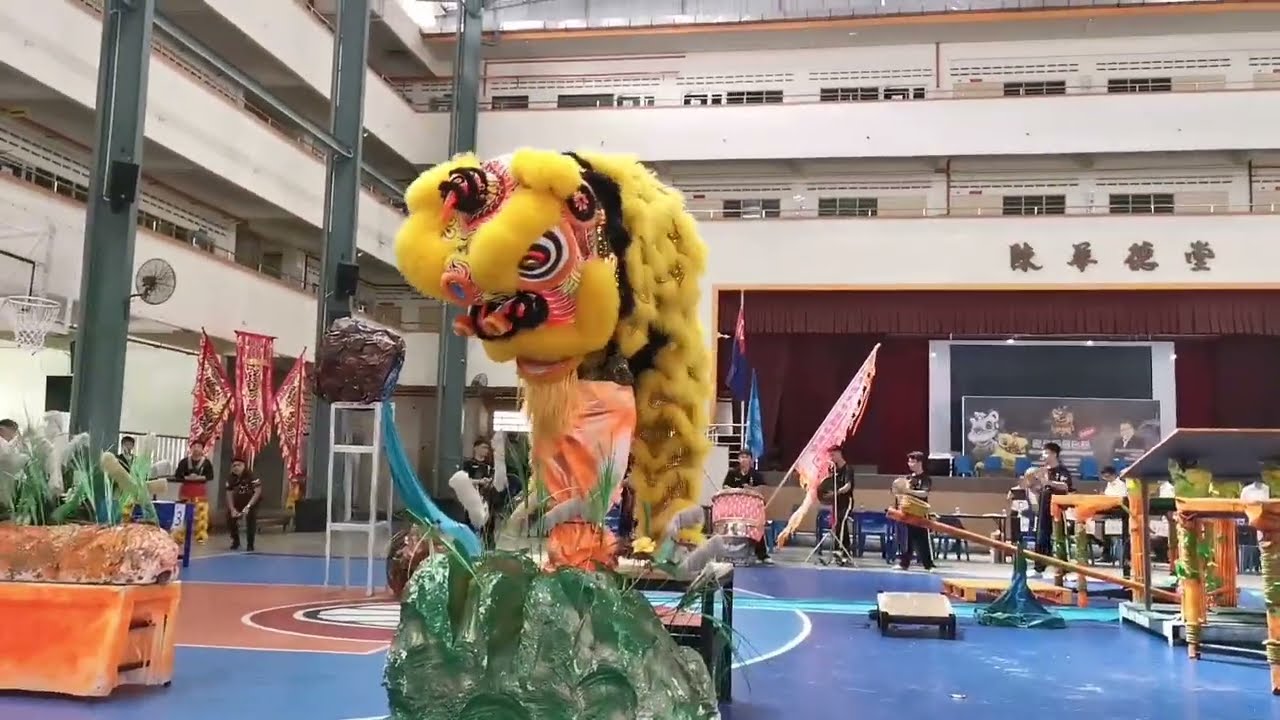 （第三届全柔传统南狮巡回联赛）柔佛新山白鹤派武术龙狮体育会