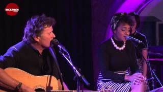 Video thumbnail of "Poul Krebs & Barbara Moleko - Huset"