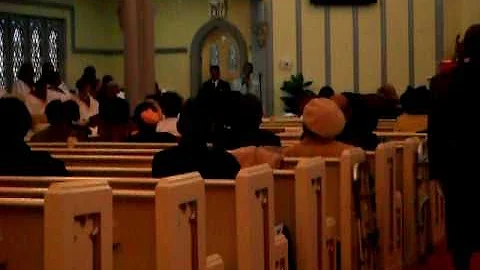 Marcus Bray sings "When I see Jesus, Amen" at Chri...