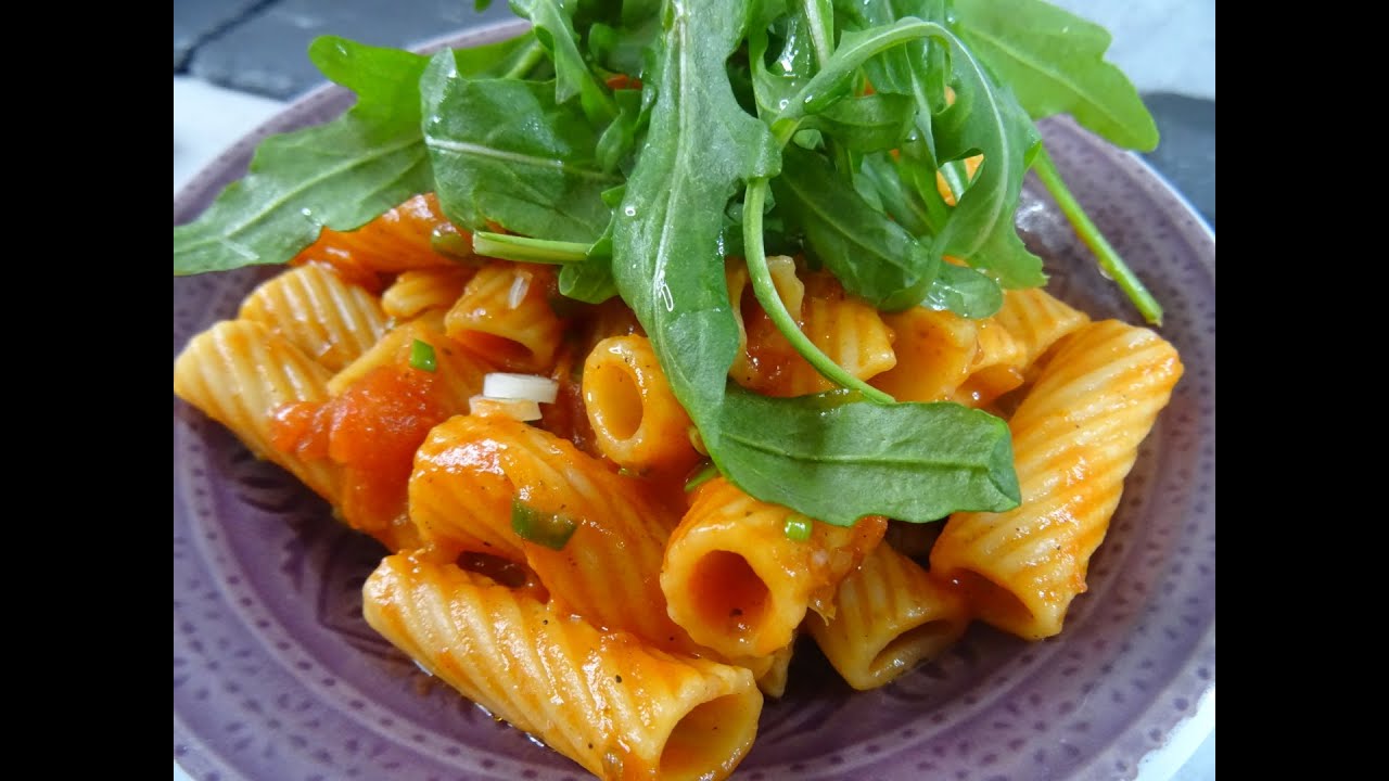 Penne all‘arrabiata / Tomatensoße mit Gewürz (scharf ) schnell und ...