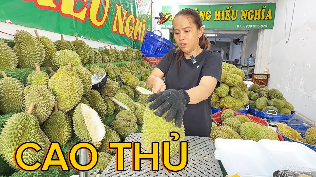 Затем дело сразу перешло к делу; клиенты могли понять, что владелица заведения настроена на успех...