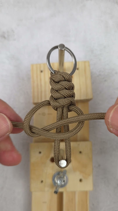Easy Paracord Keychain Knot #Paracord #shorts