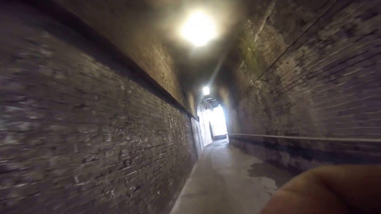 🔵 London Sights Tunnel Vision ESL British English Pronunciation