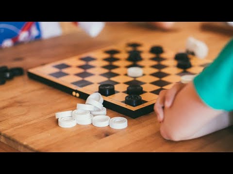 Видео: Как научиться играть в шашки лучше всех.