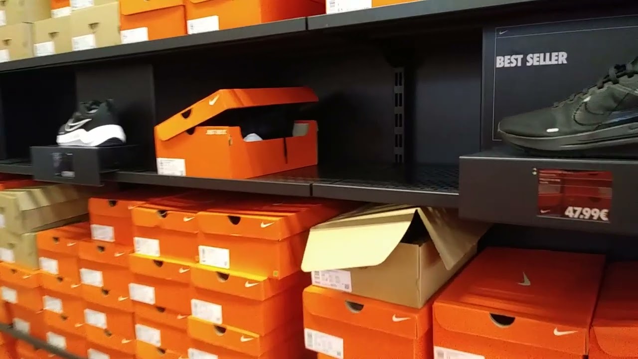 Nike Scalo Outlet Mall Milano Italy