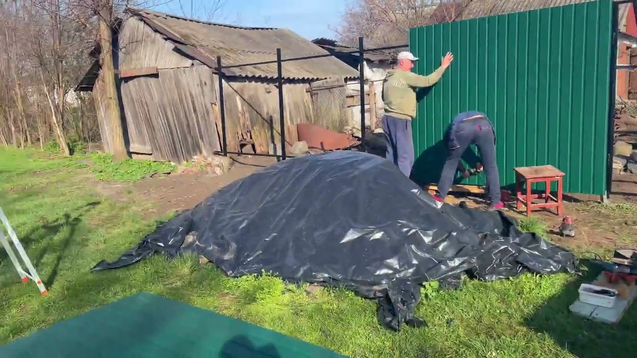 ЗАБОР В СЕЛІ МАЙЖЕ ГОТОВИЙ🚷КВІТНИК З ЧУДОВИМИ КВІТАМИ💐НАБРАЛА КРОПІВИ А КУРИ НЕ ХОТЯТЬ🍗