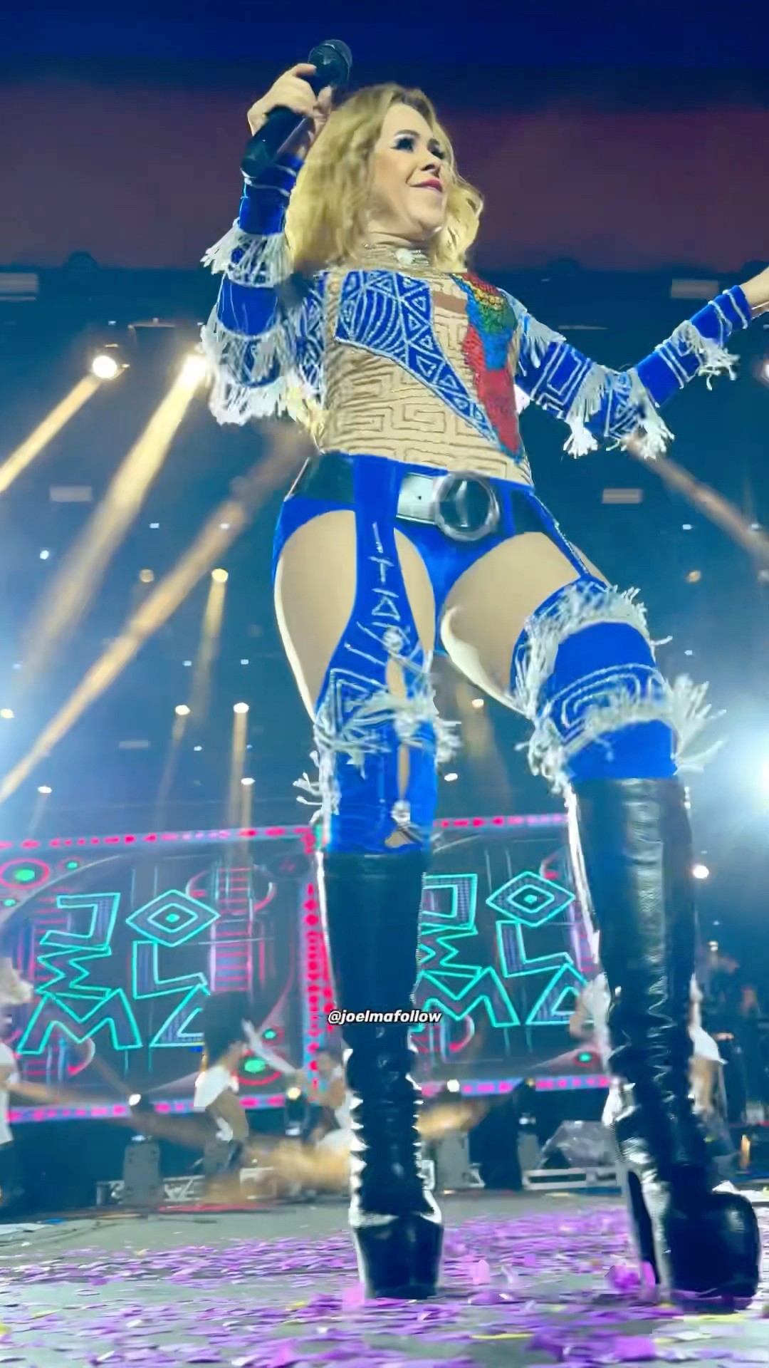 Joelma usou um dos figurinos mais lindos da sua carreata