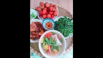bữa cơm quê nhà,dĩa rau luộc,cá kho,tô canh chua đơn giản nhưng lại khiến ng ta nhớ hoài
