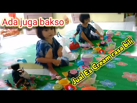 Anak-anak jualan es cream rasa bili dan bakso ll Rasa bili itu rasa apa ya ...?