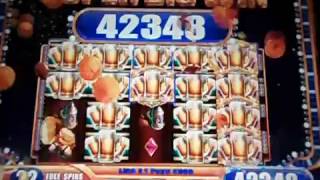 Nice jackpot after free Games. Max bet  4 $.win  1.400 $(Gil Reed ..Casino de Montréal) screenshot 1