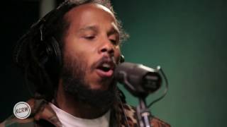 Ziggy Marley performing "Look Who's Dancing" Live on KCRW chords