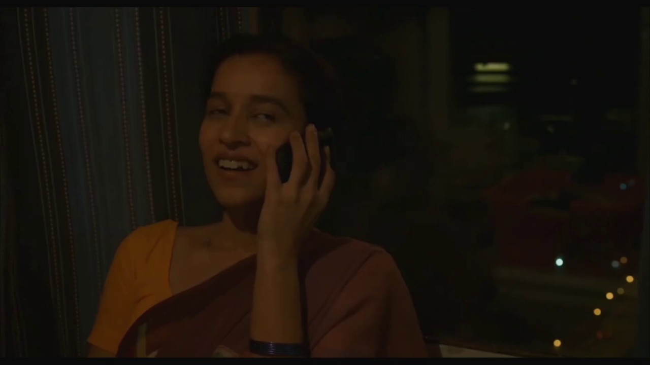 Querido señor - Tráiler subtitulado www.funcinema.com.ar /// Ratna trabaja como empleada doméstica de Ashwin, un hombre de familia adinerada. Aunque Ashwin parece tenerlo todo, Ratna puede sentir que abandonó sus sueños. Por el contrario, Ratna, que parece no tener nada, está llena de esperanza y trabaja con determinación por sus sueños. Cuando estos dos mundos colisionan y ambos conectan, las barreras que los separan parecen insuperables. La película de Rohena Gera se estrenará el 27 de febrero.