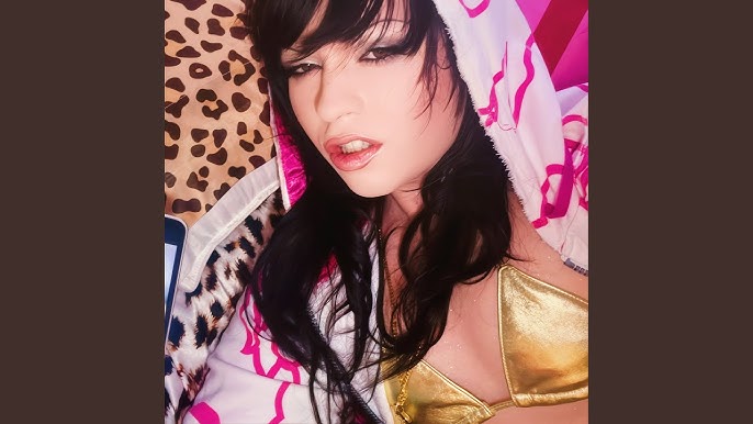 Басын тілімен ақырын сипады