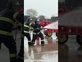 Spegnimento turbina di velivolo incendiata