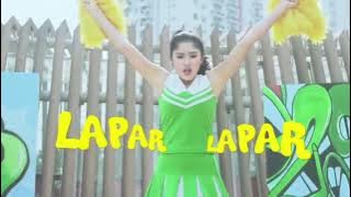 Download lagu Iklan Roma Sari Gandum (Commercial) - Cheerleader girl's stomach growl