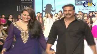 Akshay Kumar & Sonakshi Sinha Walk The Ramp At Iijw 2013