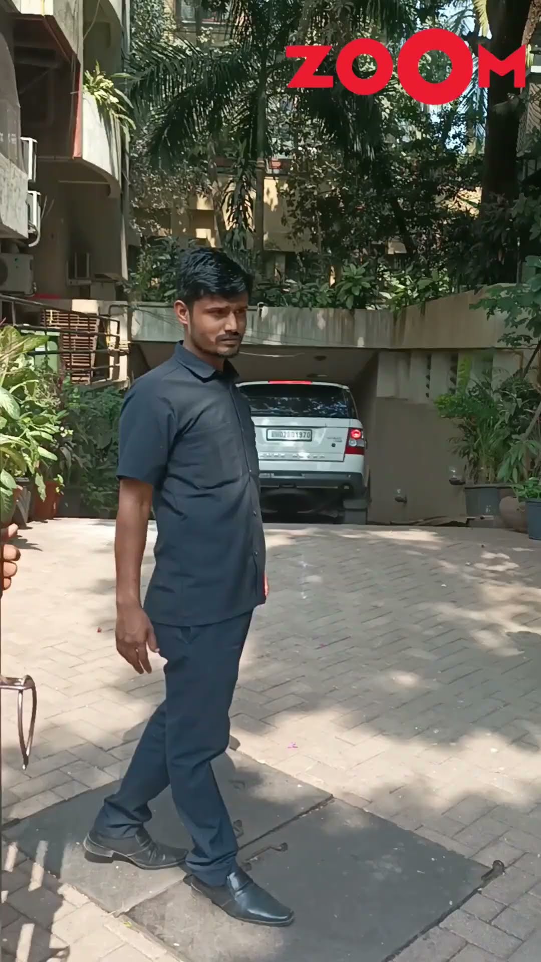 Kareena Kapoor RETURNS to her house after ATTACK on hubby Saif #saifalikhan #kareena #shorts