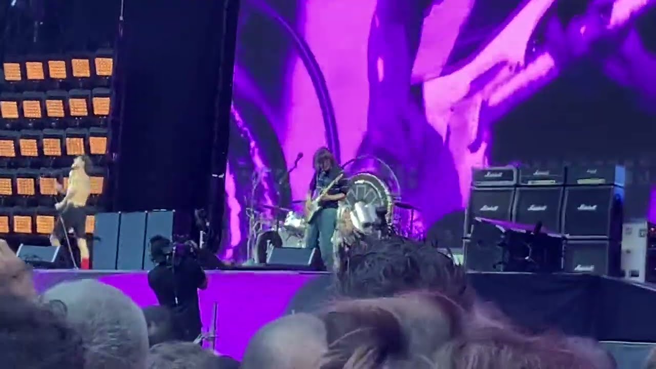 Red Hot Chili Peppers Universally Speaking (Live) Paris, France, 07