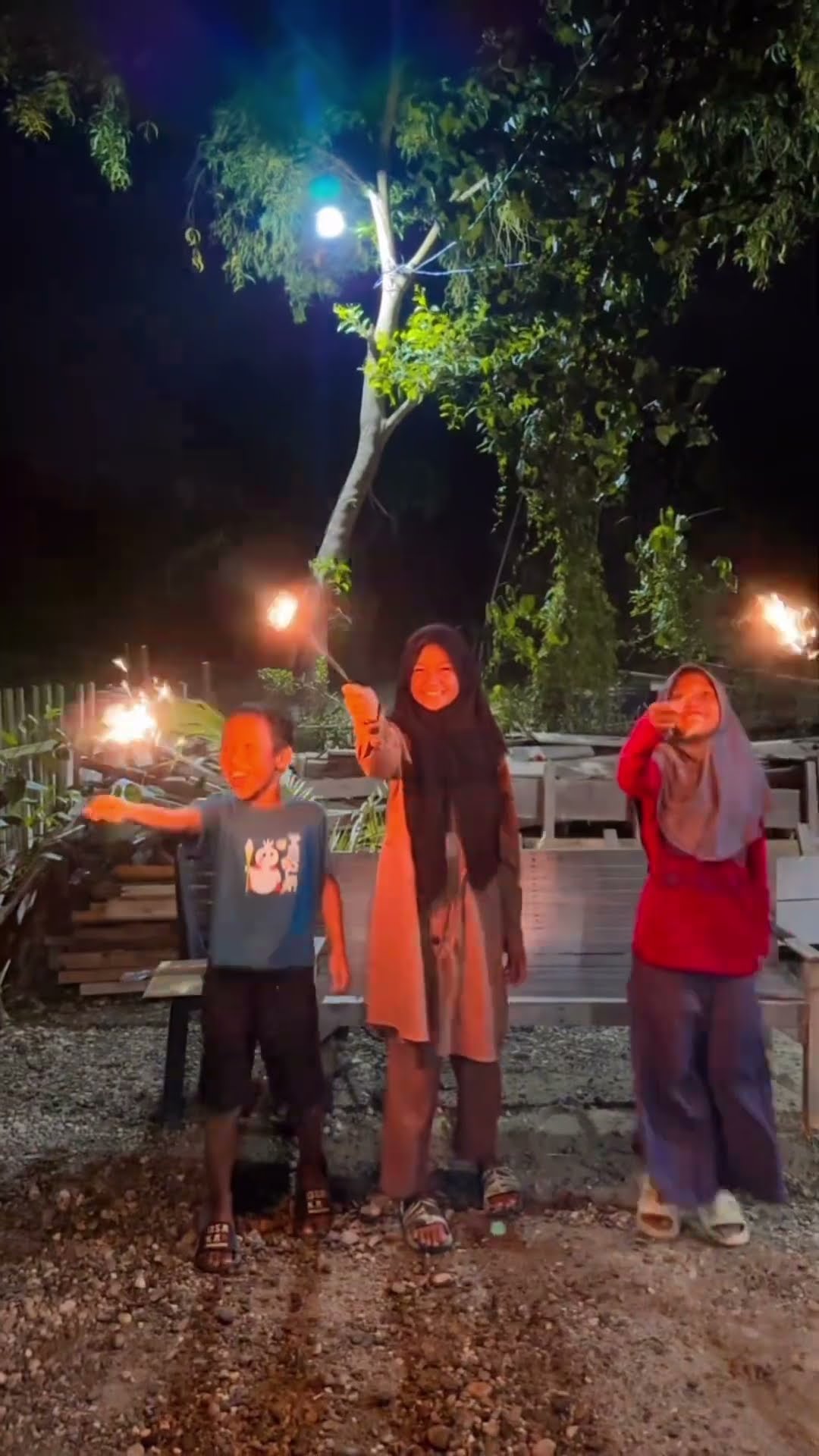 Bukannya tarawih malah kembang api