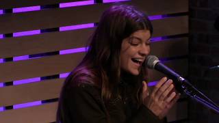 Donna Missal - Love Hurts [Live In The Lounge] Resimi