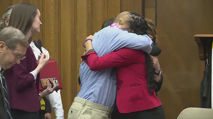 Lamar Johnson comes home after judge overturned 19...
